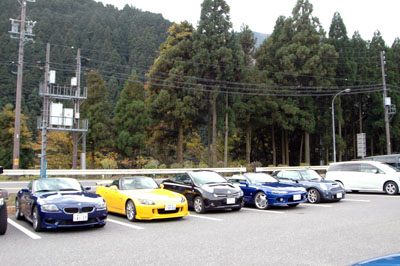 駐車場はオープンカーでいっぱい